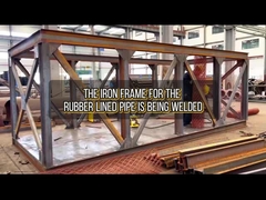 İhracat için lastik kaplı boru demir çerçeve kaynaklanıyor